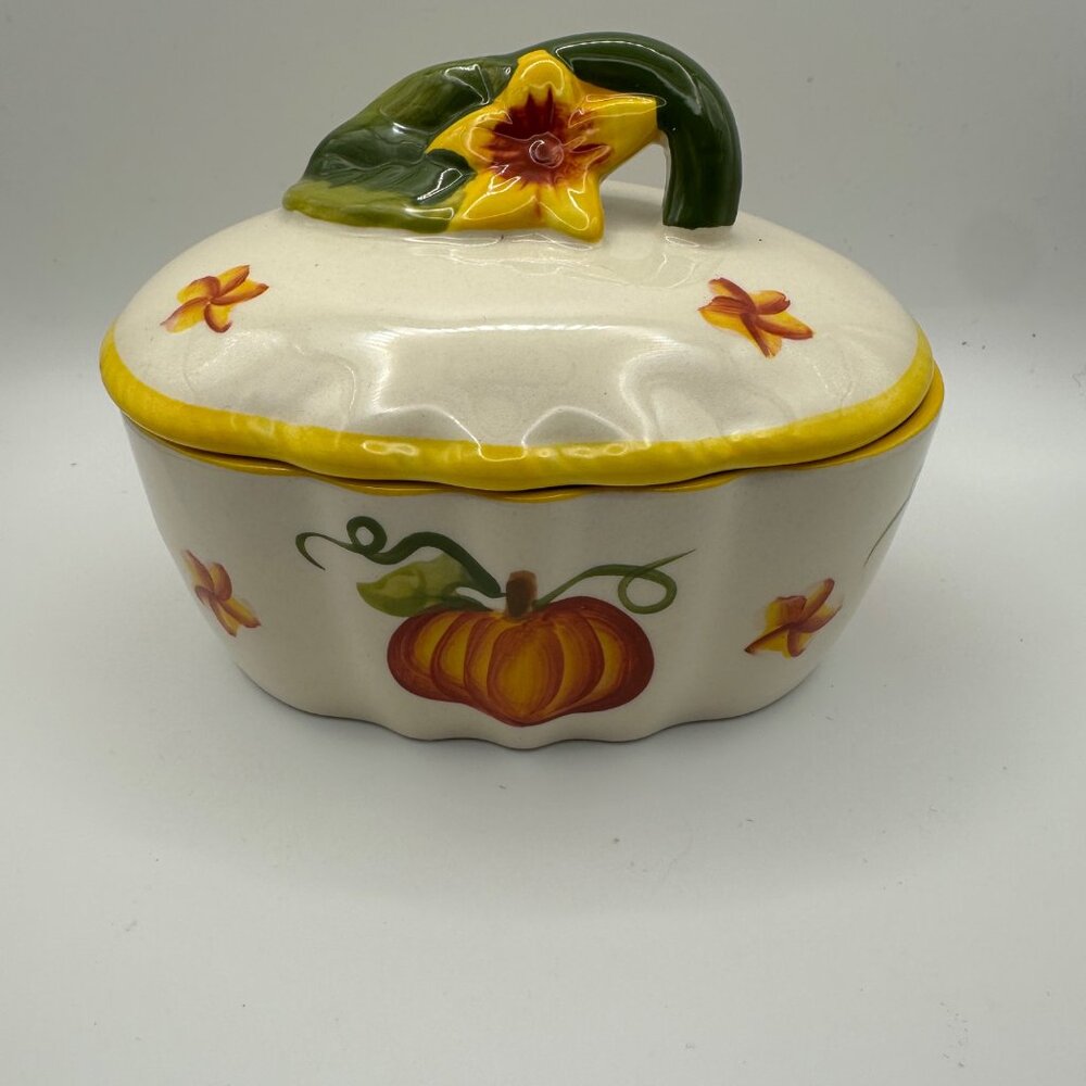 Temp-tations by Tara seasonal 10 oz pumpkin shaped covered dish autumn decor